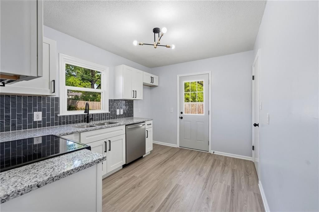 3028 S Hedges Avenue — photo 11