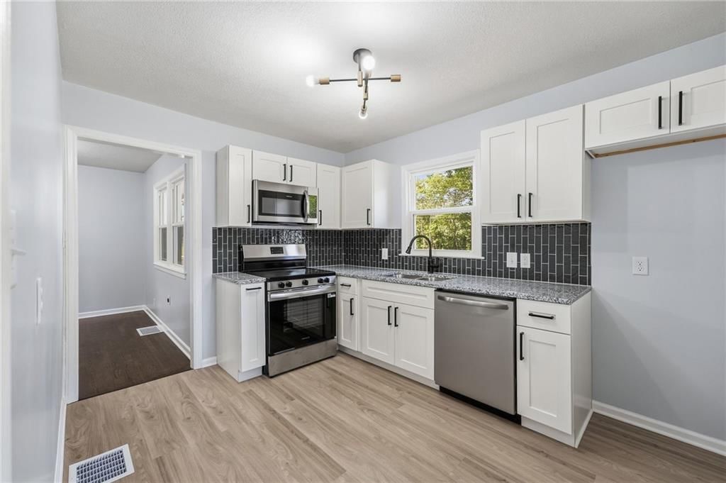 3028 S Hedges Avenue — photo 12