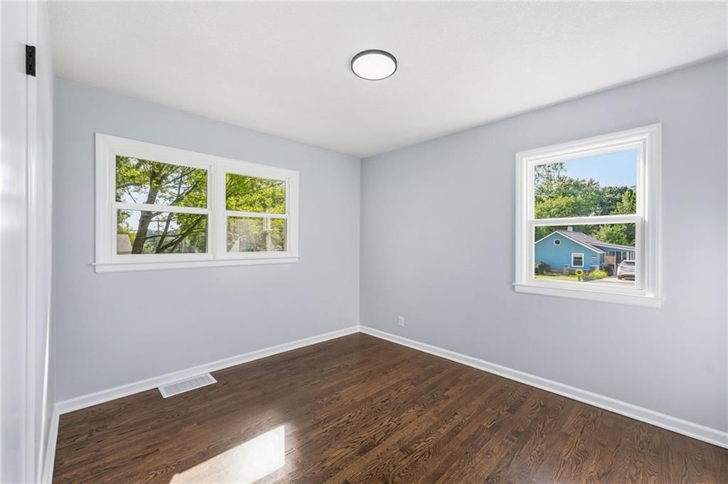 3028 S Hedges Avenue — photo 14