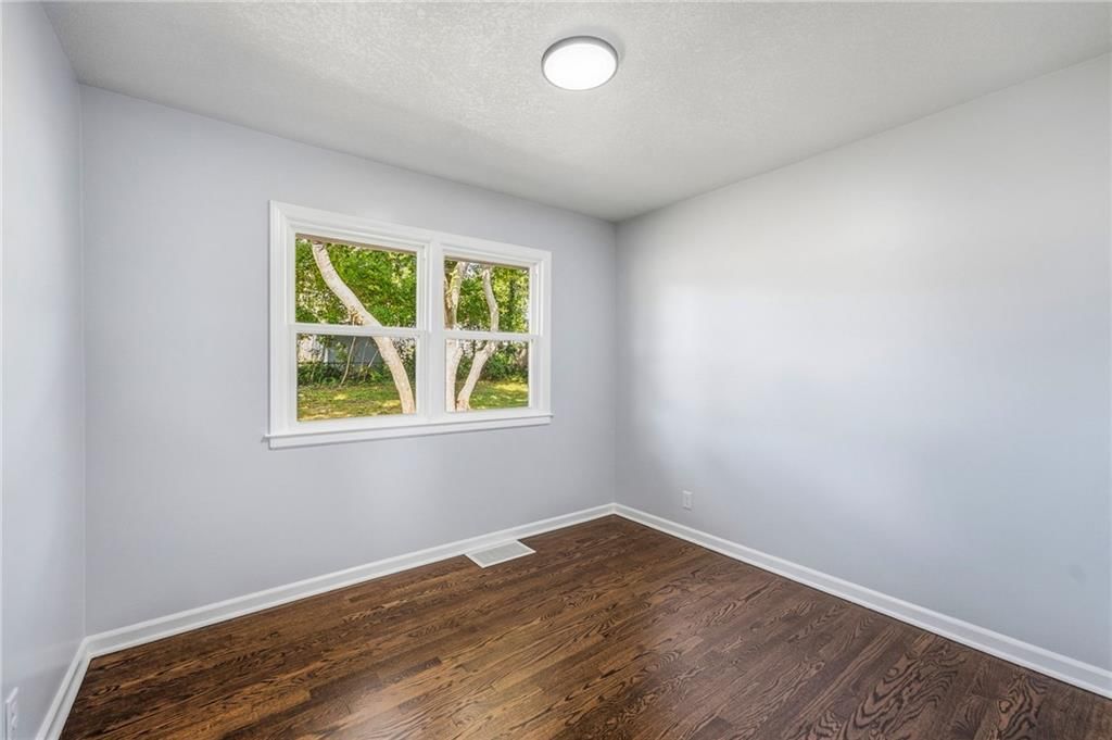 3028 S Hedges Avenue — photo 18