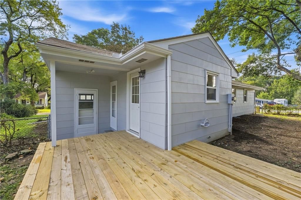 3028 S Hedges Avenue — photo 23