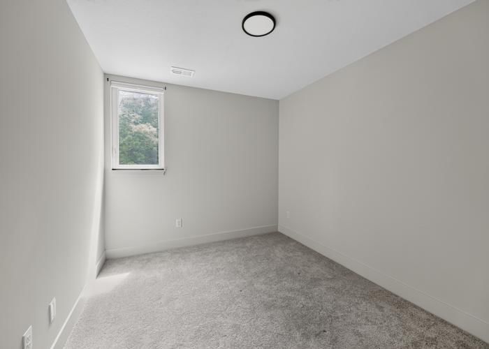 4334 Forest Avenue — photo 10