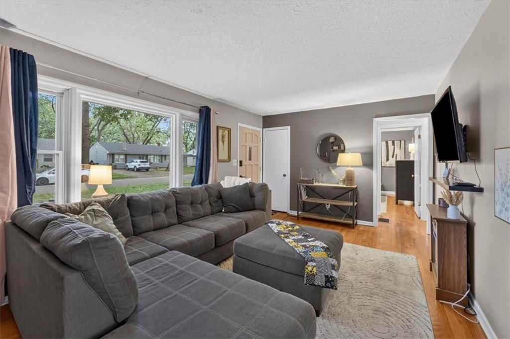 3611 S Spring Street, Independence, MO: listing photo 2