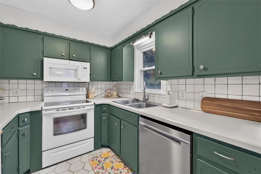 Photo 7 of 34 - 3611 S Spring Street, Independence, MO 64055