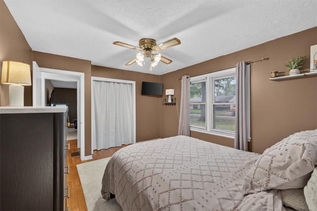 Photo 10 of 34 - 3611 S Spring Street, Independence, MO 64055