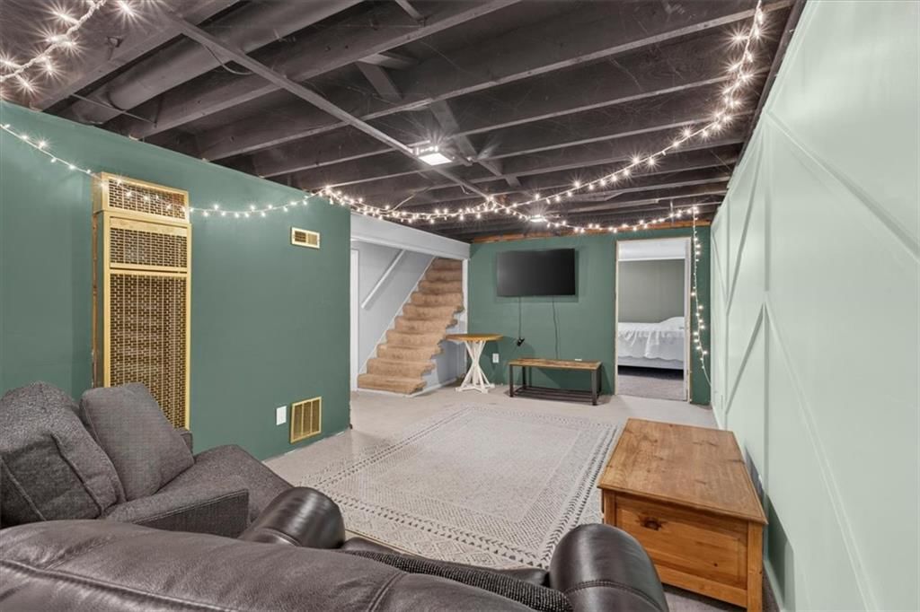 Photo 17 of 34 - 3611 S Spring Street, Independence, MO 64055