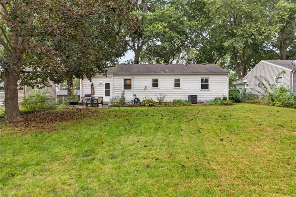 Photo 26 of 34 - 3611 S Spring Street, Independence, MO 64055
