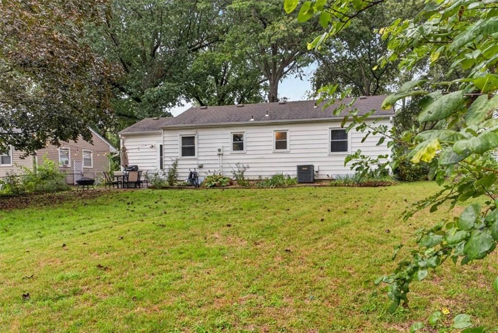 Photo 28 of 34 - 3611 S Spring Street, Independence, MO 64055