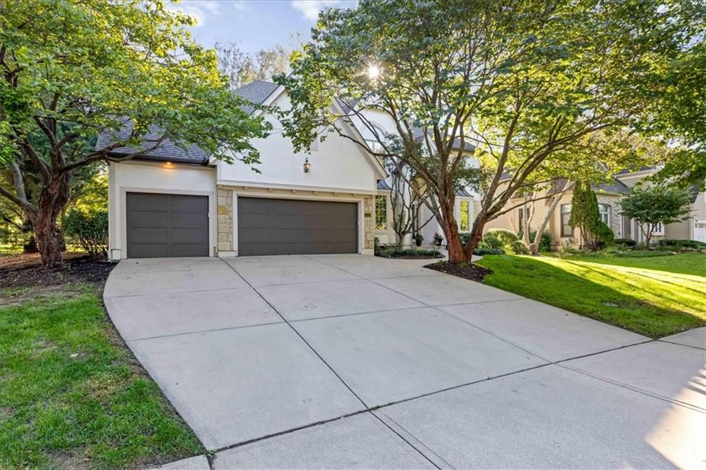 14105 Fontana Street, Leawood, KS: listing photo 2