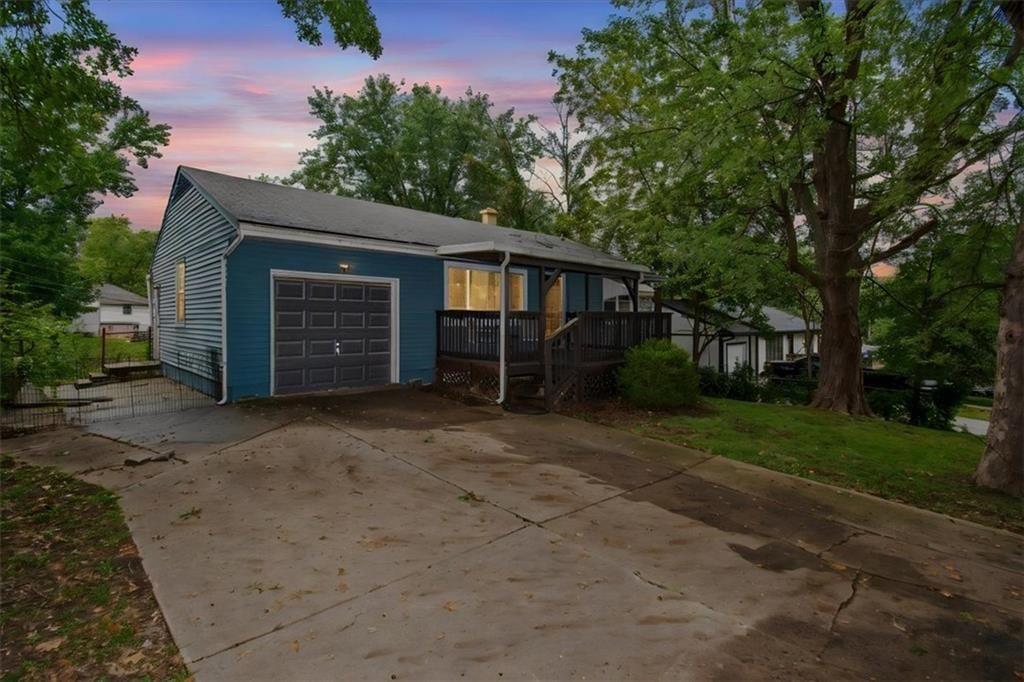 Photo 4 of 23 - 1708 N Kiger Road, Independence, MO 64050