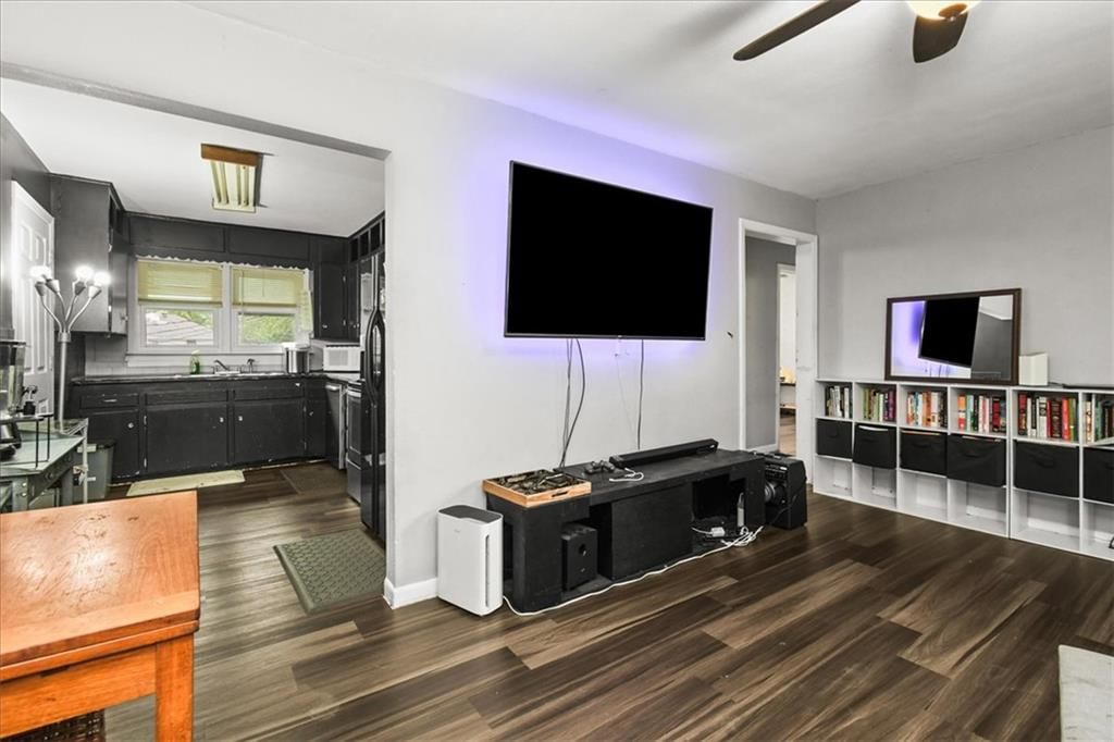 Photo 7 of 23 - 1708 N Kiger Road, Independence, MO 64050