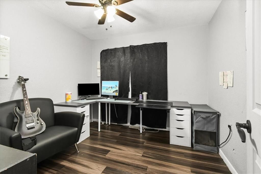 Home office at 1708 N Kiger Road, Independence, MO 64050