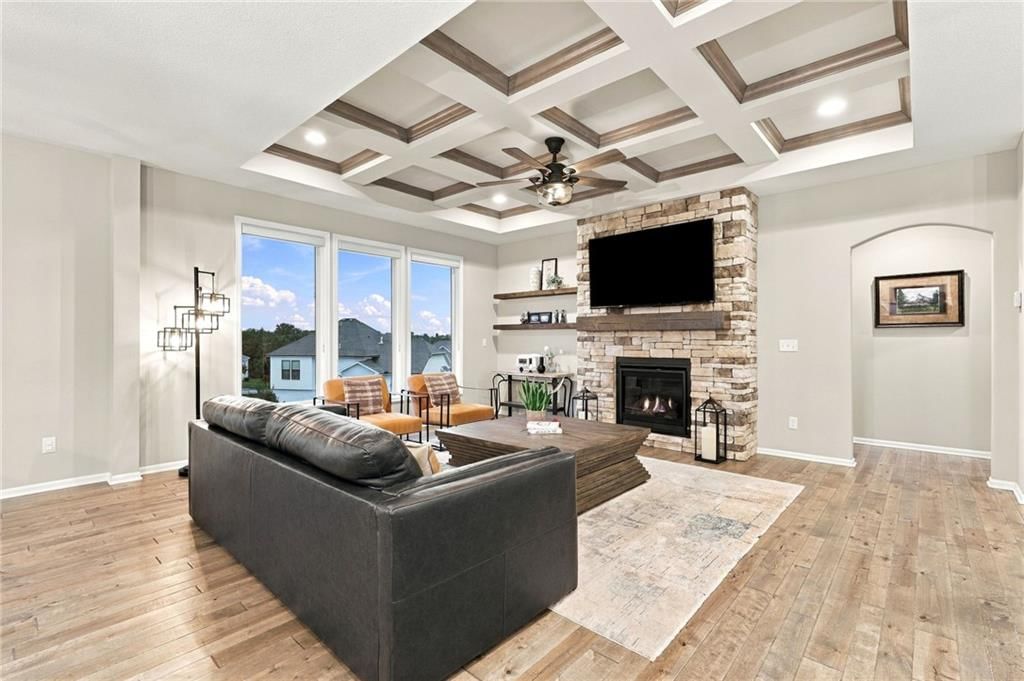 20909 W 189th Street, Spring Hill, KS: listing photo 3