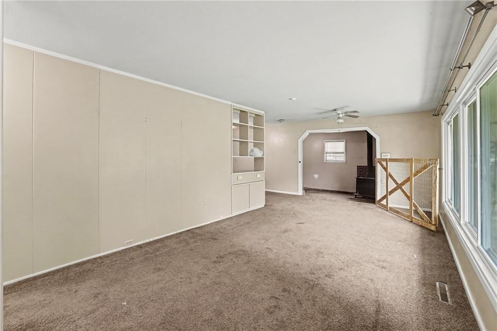 Photo 4 of 19 - 4411 E 138th Street, Grandview, MO 64030