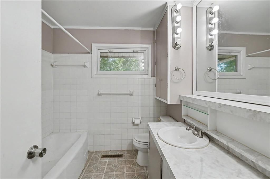 Photo 8 of 19, 4411 E 138th Street, Grandview, MO 64030