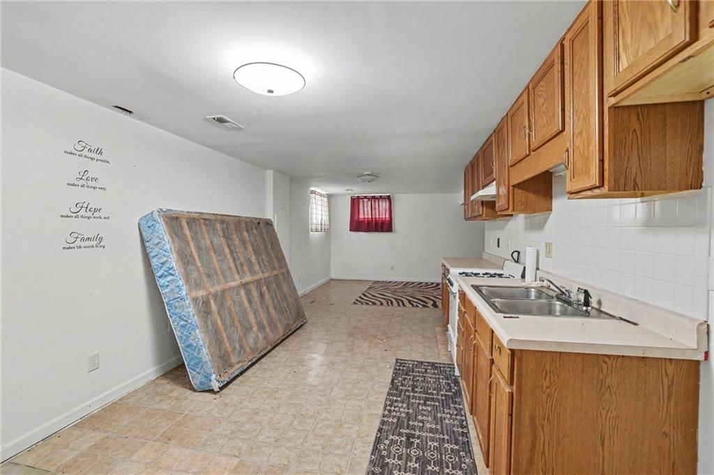 Photo 13 of 19 - 4411 E 138th Street, Grandview, MO 64030