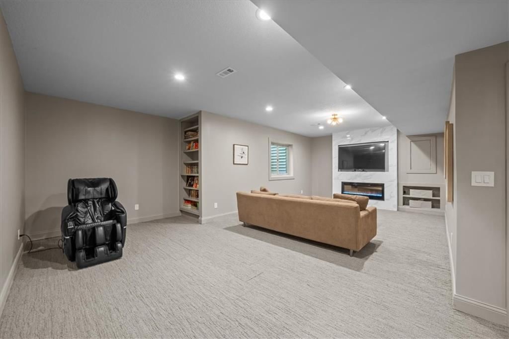 9914 Woodstock Street — photo 42