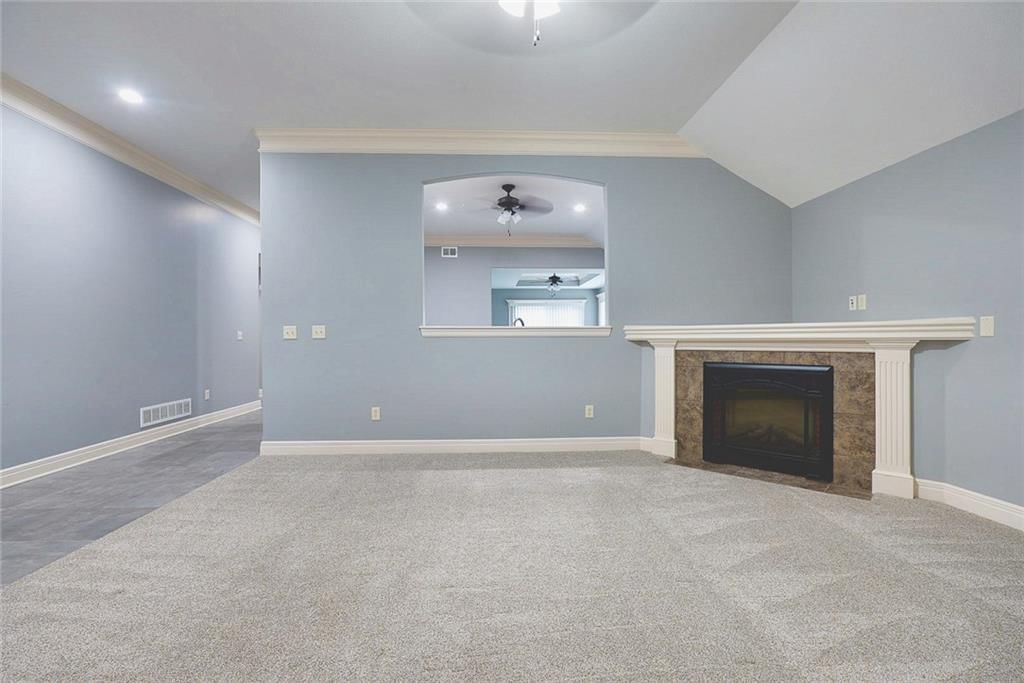 1614 NW Creekland Drive — photo 5