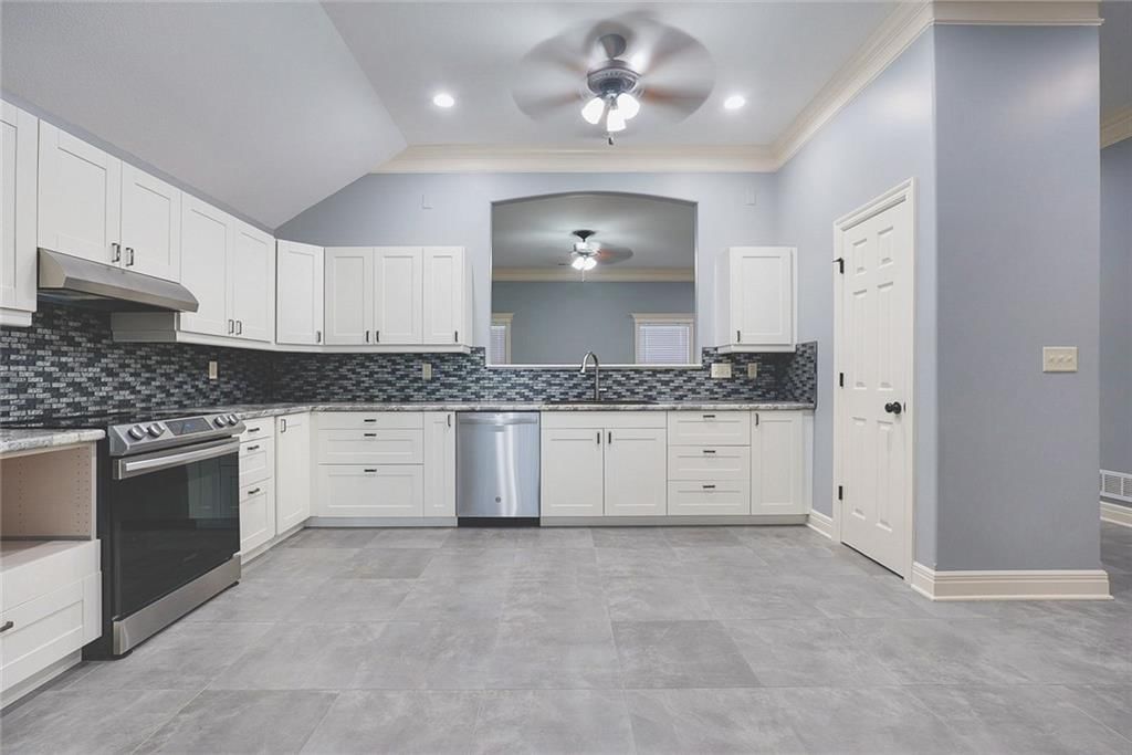 1614 NW Creekland Drive — photo 8