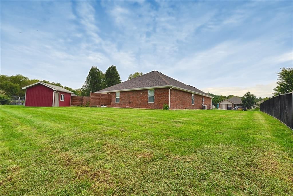 1614 NW Creekland Drive — photo 29