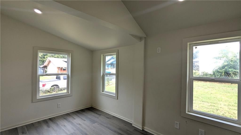4015 Myrtle Avenue — photo 37
