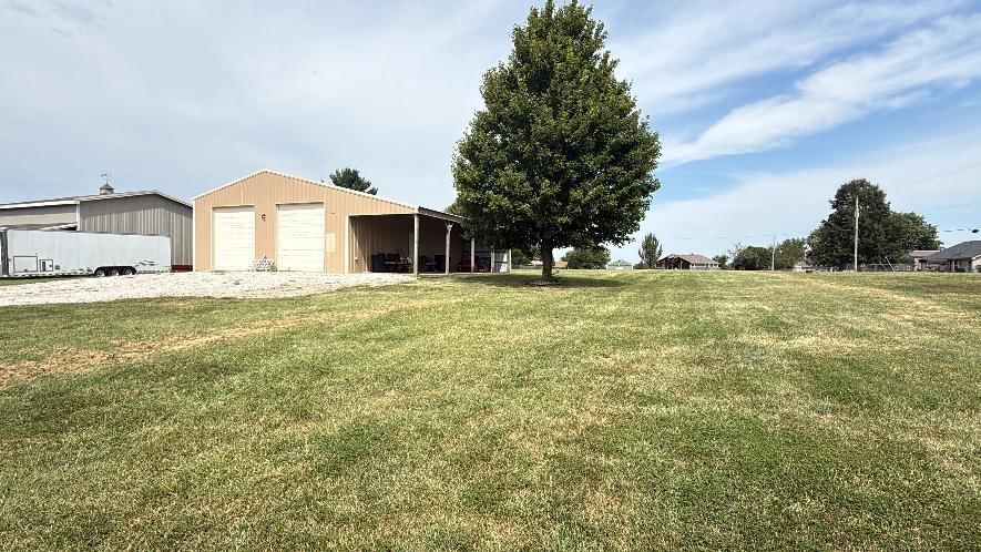 15200 Roger Road, Leavenworth, KS: listing photo 2