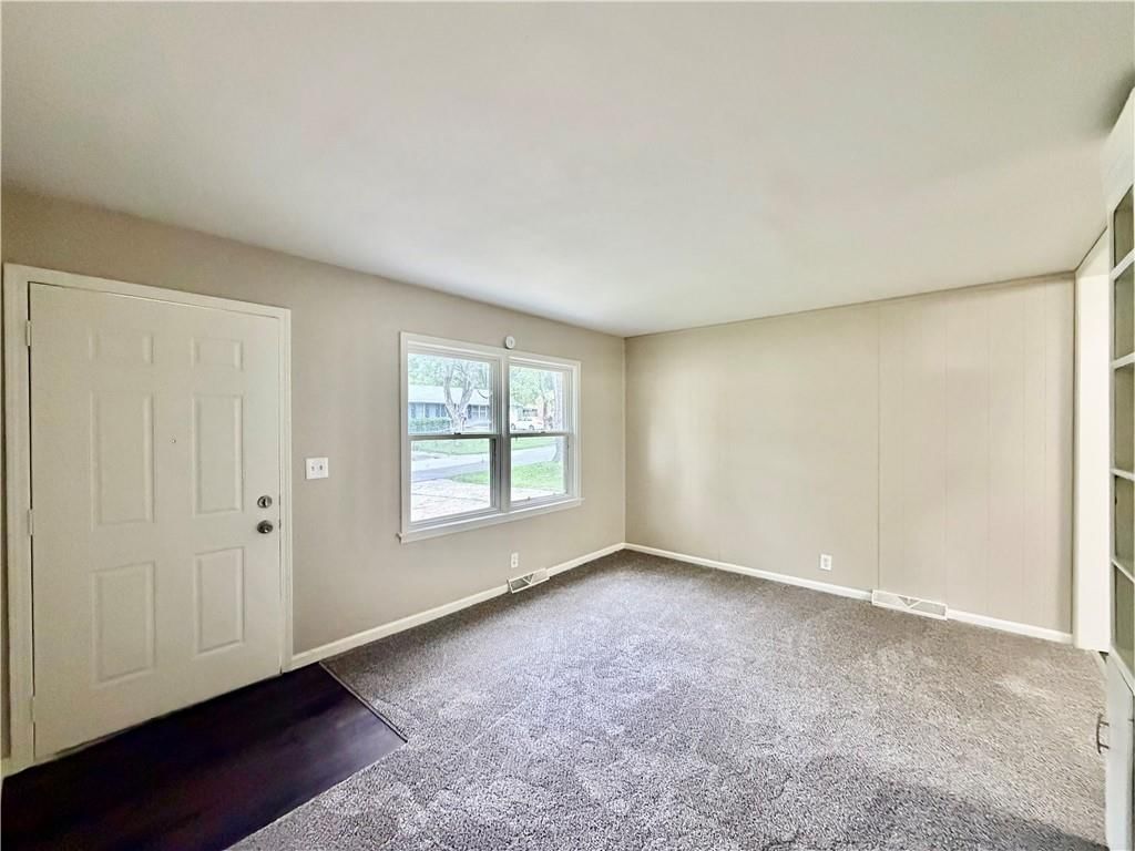 213 Park Avenue, Belton, MO: listing photo 3