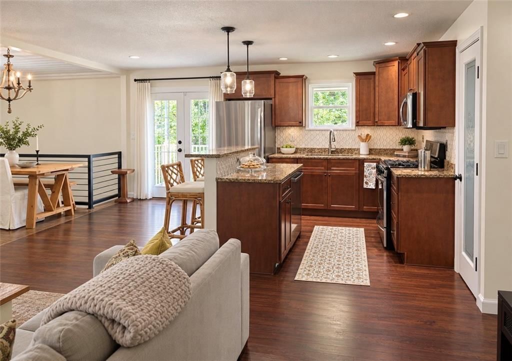 Photo 7 of 38 - 6141 CATALINA Street, Fairway, KS 66205