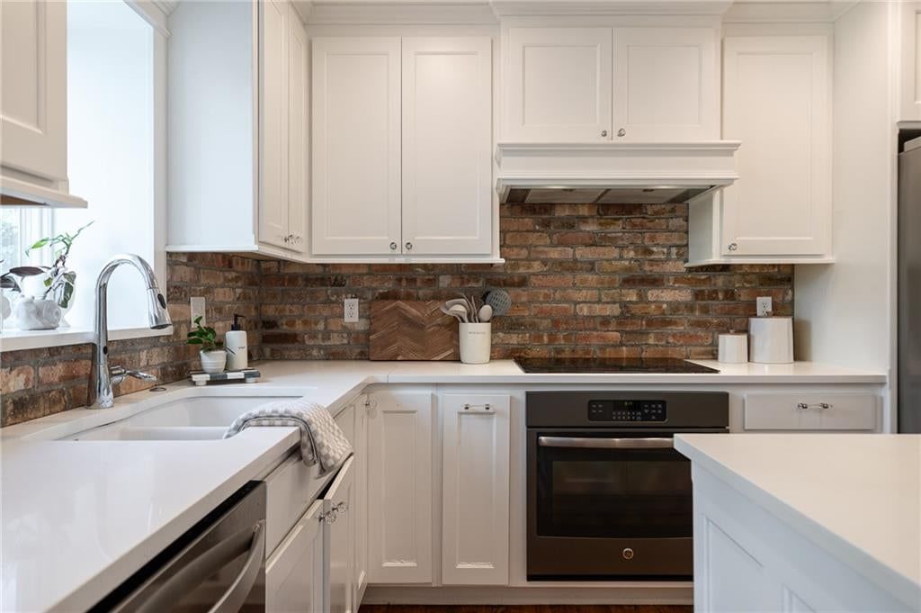 5002 NW 66th Terrace — photo 8