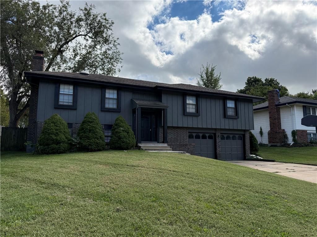 1415 W Ferrel Drive, Olathe, KS: listing photo 2