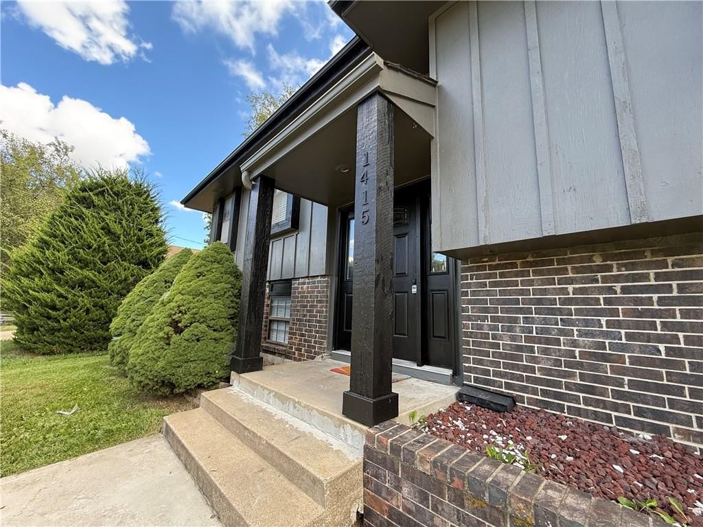 1415 W Ferrel Drive, Olathe, KS: listing photo 3