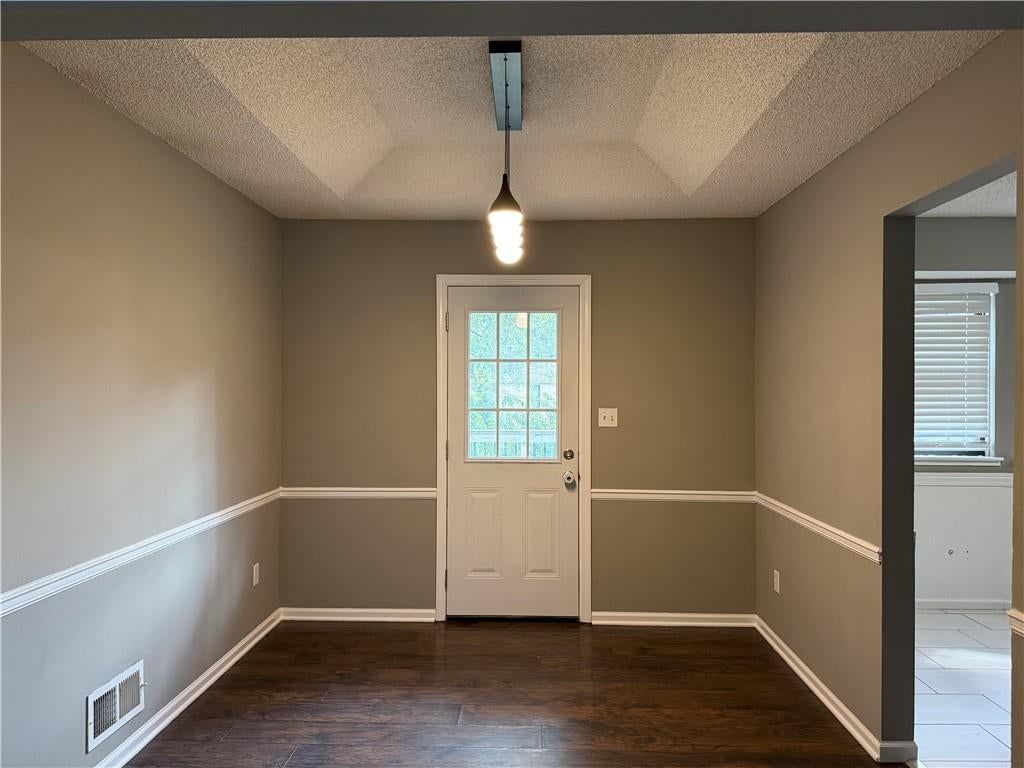 Photo 10 of 31 - 1415 W Ferrel Drive, Olathe, KS 66061