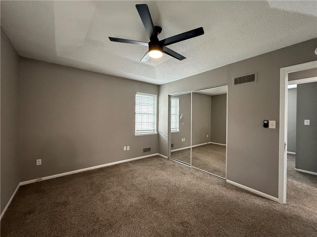 Photo 12 of 31 - 1415 W Ferrel Drive, Olathe, KS 66061