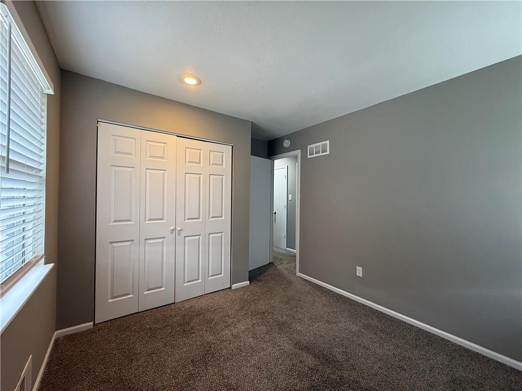 Photo 16 of 31 - 1415 W Ferrel Drive, Olathe, KS 66061