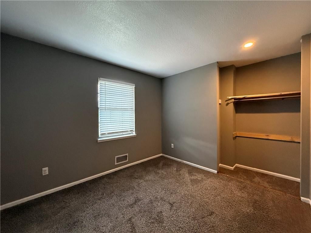 Photo 18 of 31 - 1415 W Ferrel Drive, Olathe, KS 66061