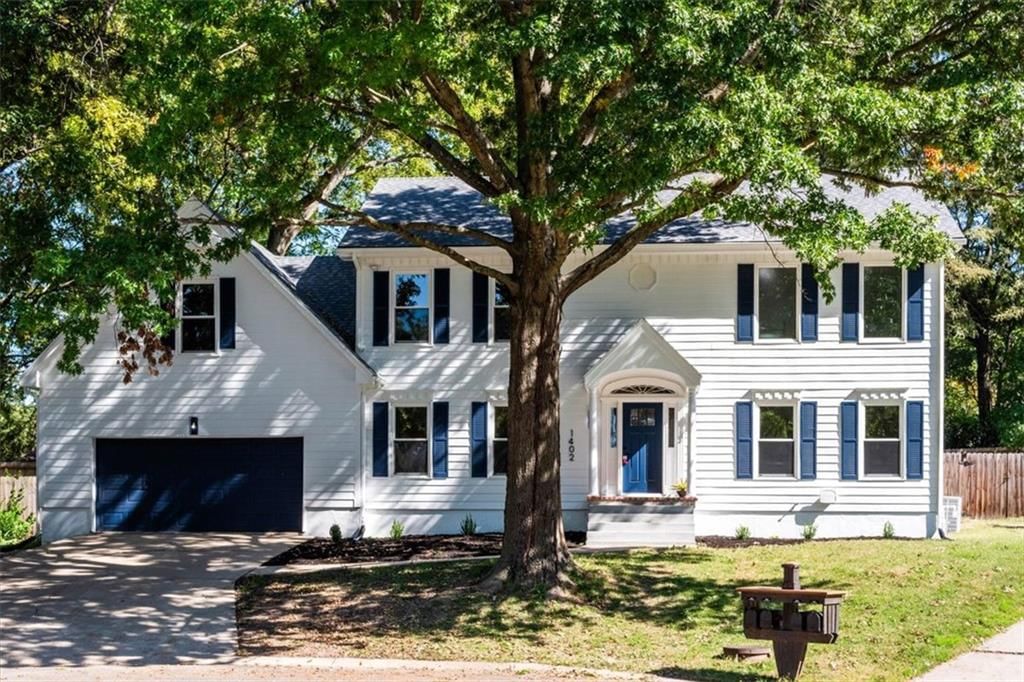1402 NW Weatherstone Lane, Blue Springs, MO: listing photo 3