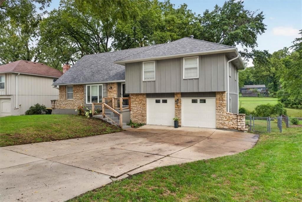 11008 W 72nd Street, Shawnee, KS: listing photo 2