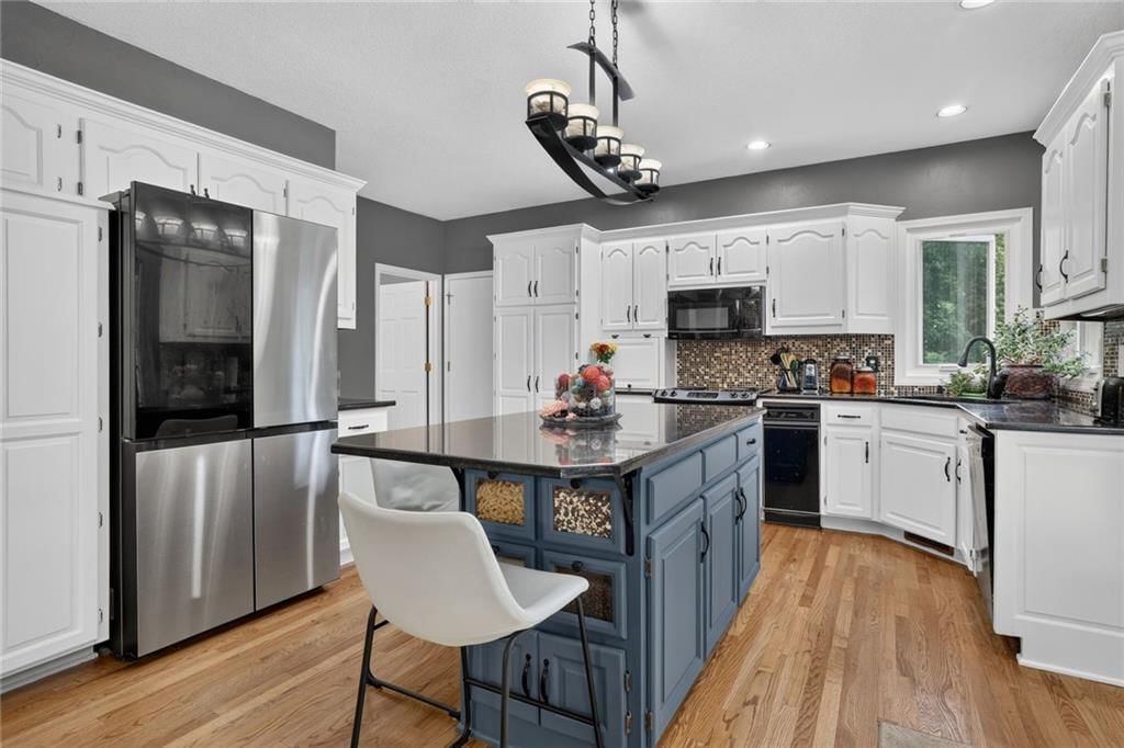 6216 NW 77th Street, Kansas City, MO
