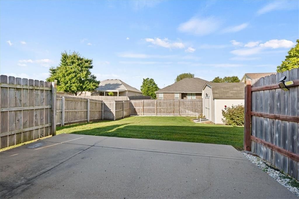 200 NW JACKIE Avenue — photo 23