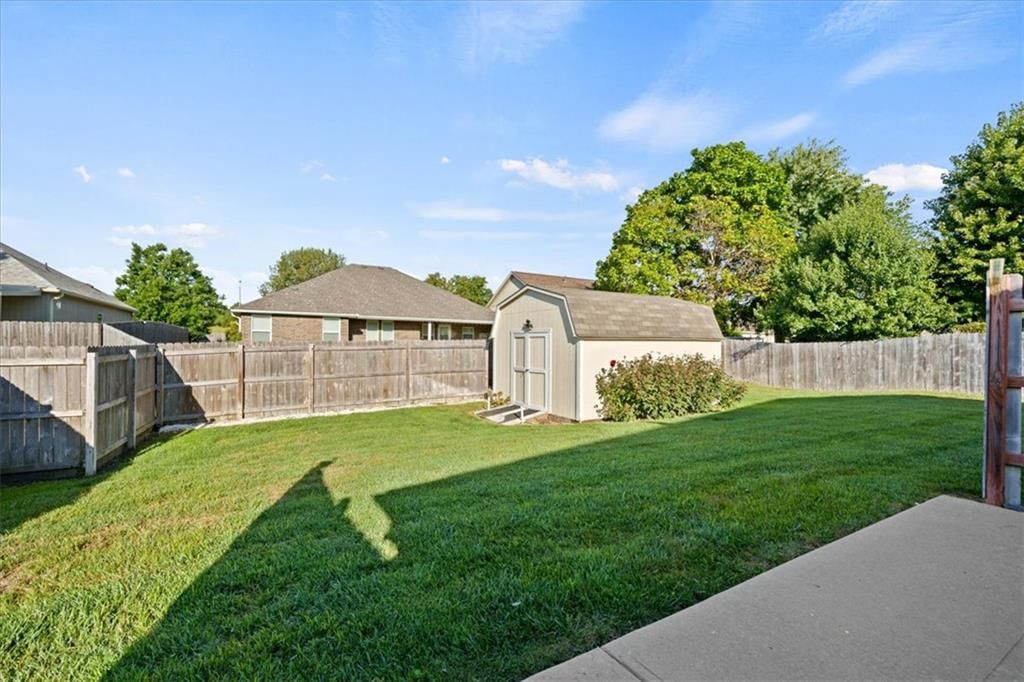 200 NW JACKIE Avenue — photo 24