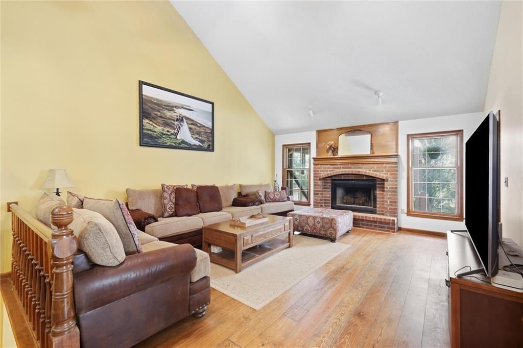 416 SE Brownfield Drive, Lee's Summit, MO: listing photo 3