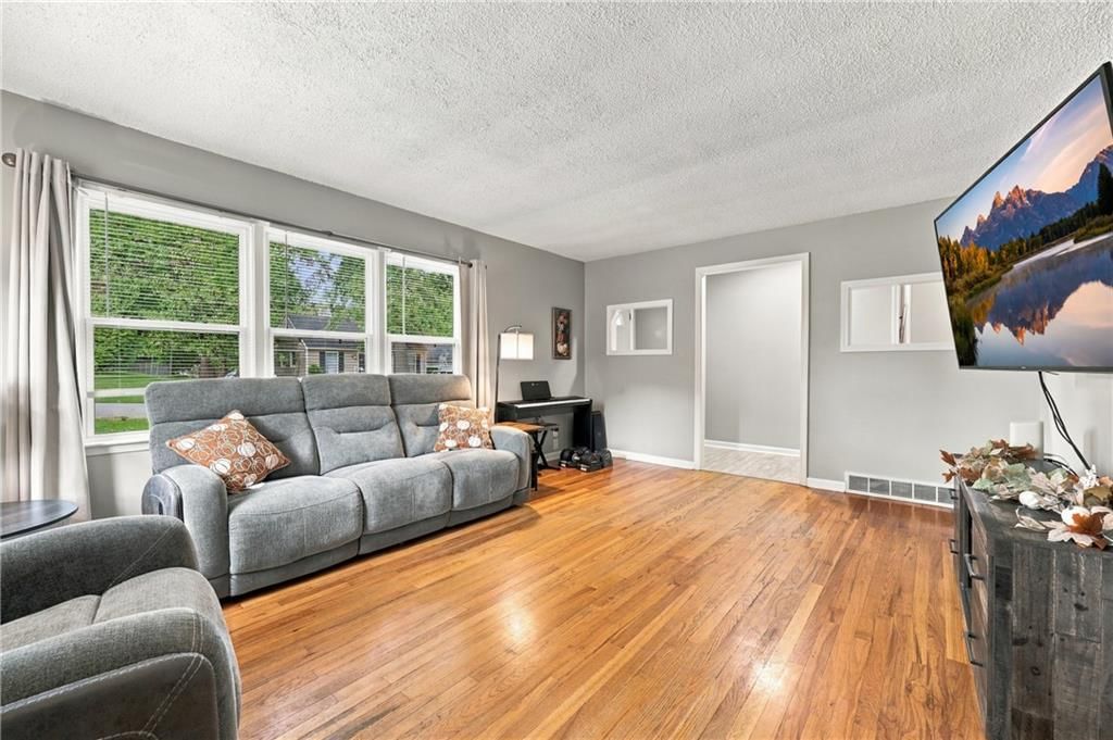 721 S Hudson Street, Buckner, MO: listing photo 3