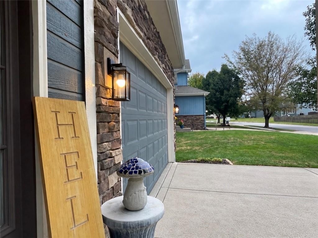 Photo 4 of 66 - 712 S Adams Street, Raymore, MO 64083