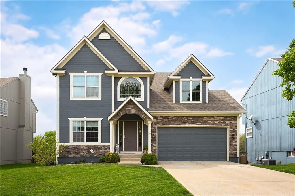Photo 10 of 66 - 712 S Adams Street, Raymore, MO 64083