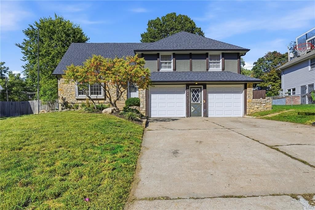 12414 W 69TH Street, Shawnee, KS: listing photo 3