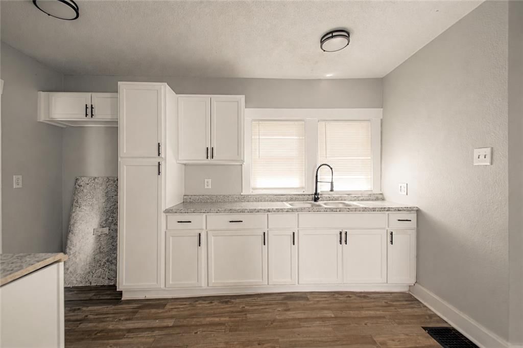 5721 Brooklyn Avenue — photo 8