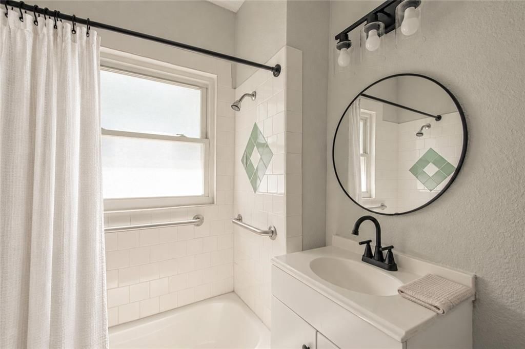 5721 Brooklyn Avenue — photo 9