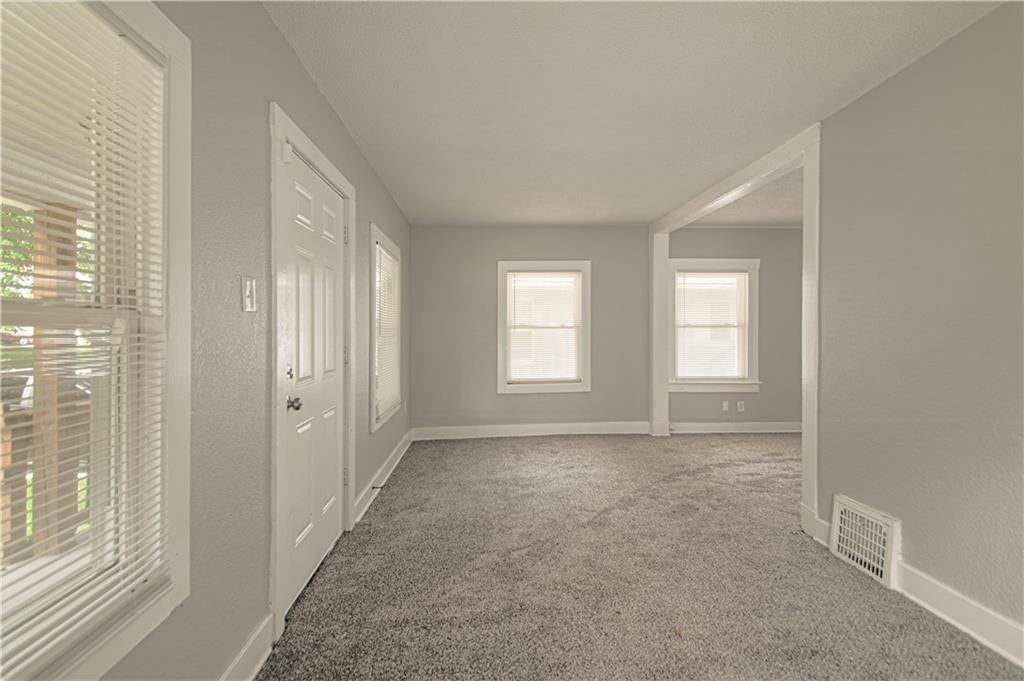 5721 Brooklyn Avenue — photo 10