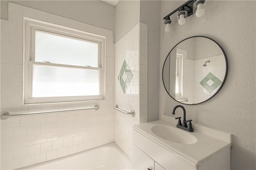 5721 Brooklyn Avenue — photo 22