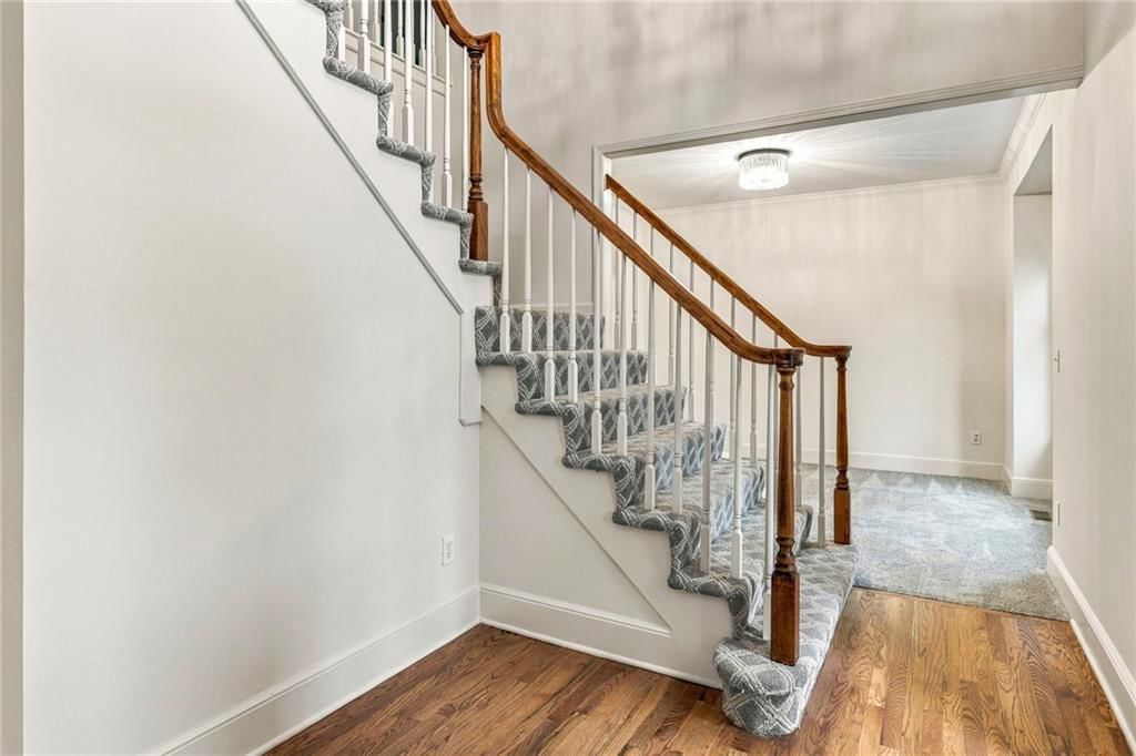 18437 Lamar Avenue — photo 5